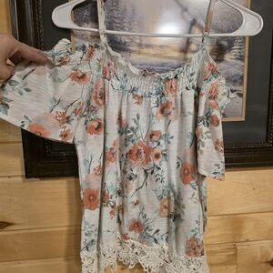Chic Floral Off-Shoulder Blouse with Lace Hem
